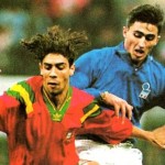 Italia_vs_Portogallo_(Milano,_1993)_-_Rui_Costa_e_Dino_Baggio 2