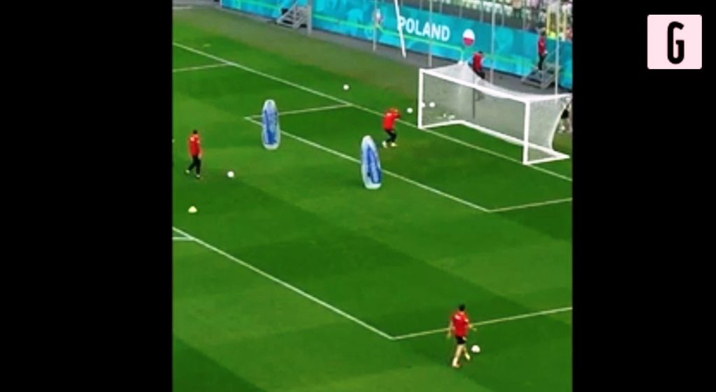 Lewandowski centra una maschera